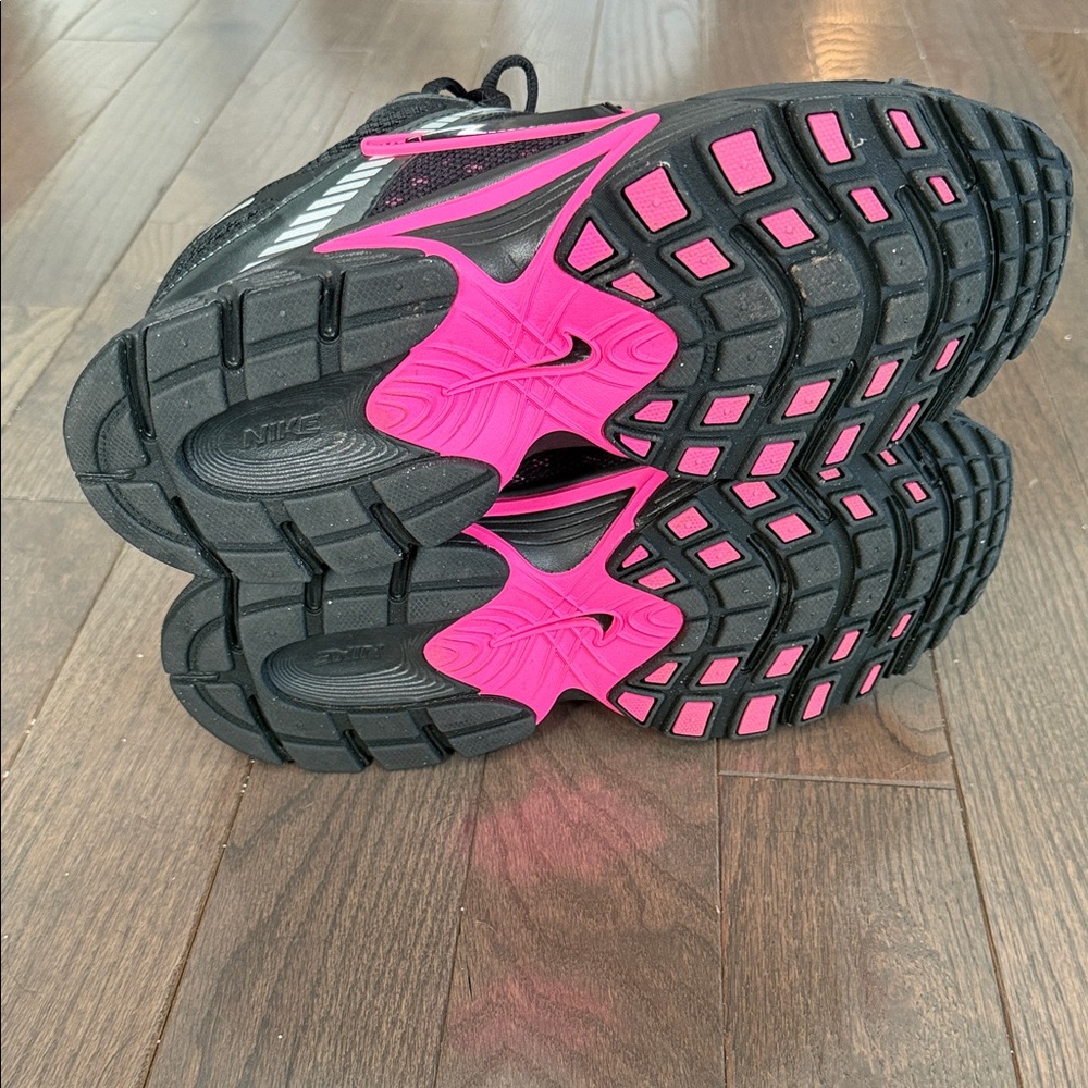 Nike Black and Pink V5 RNR Sneakers, Size 10 Women - Like New - Picture 3 of 4